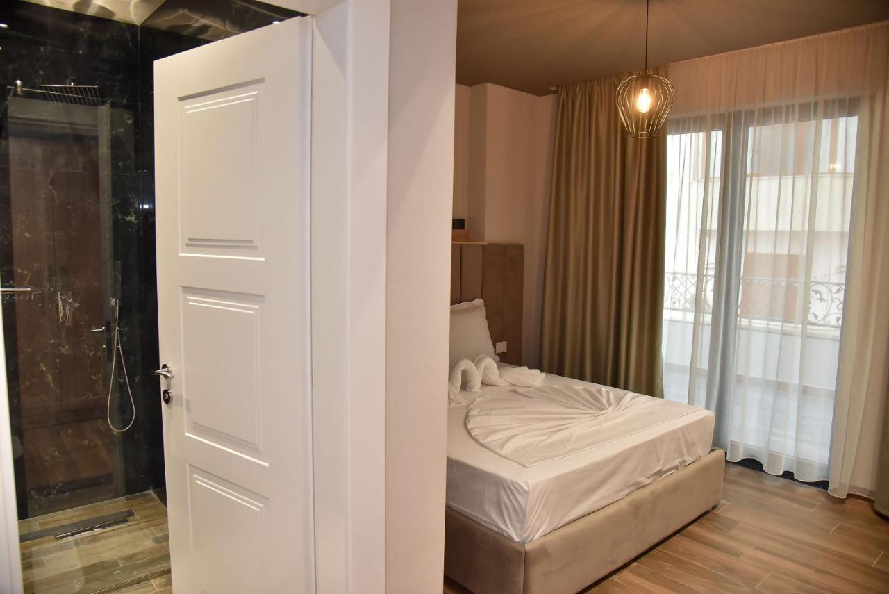Hotel Lubjana ドゥラス エクステリア 写真