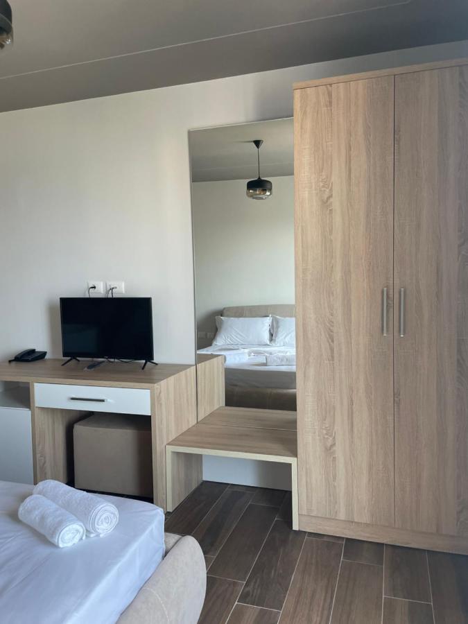 Hotel Lubjana ドゥラス エクステリア 写真