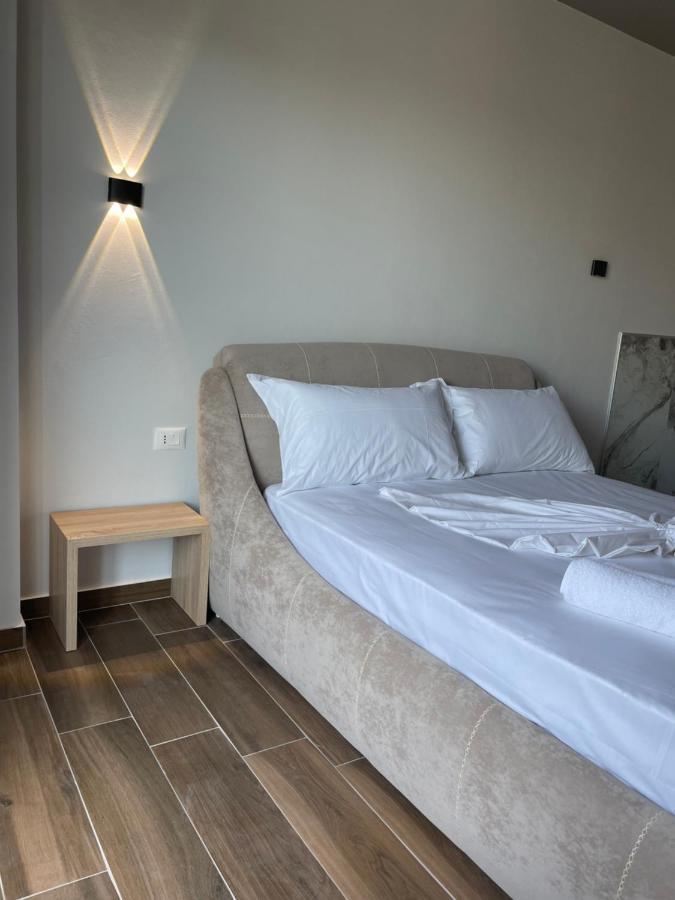 Hotel Lubjana ドゥラス エクステリア 写真